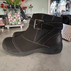 Clark’s Black Ankle Boots 6